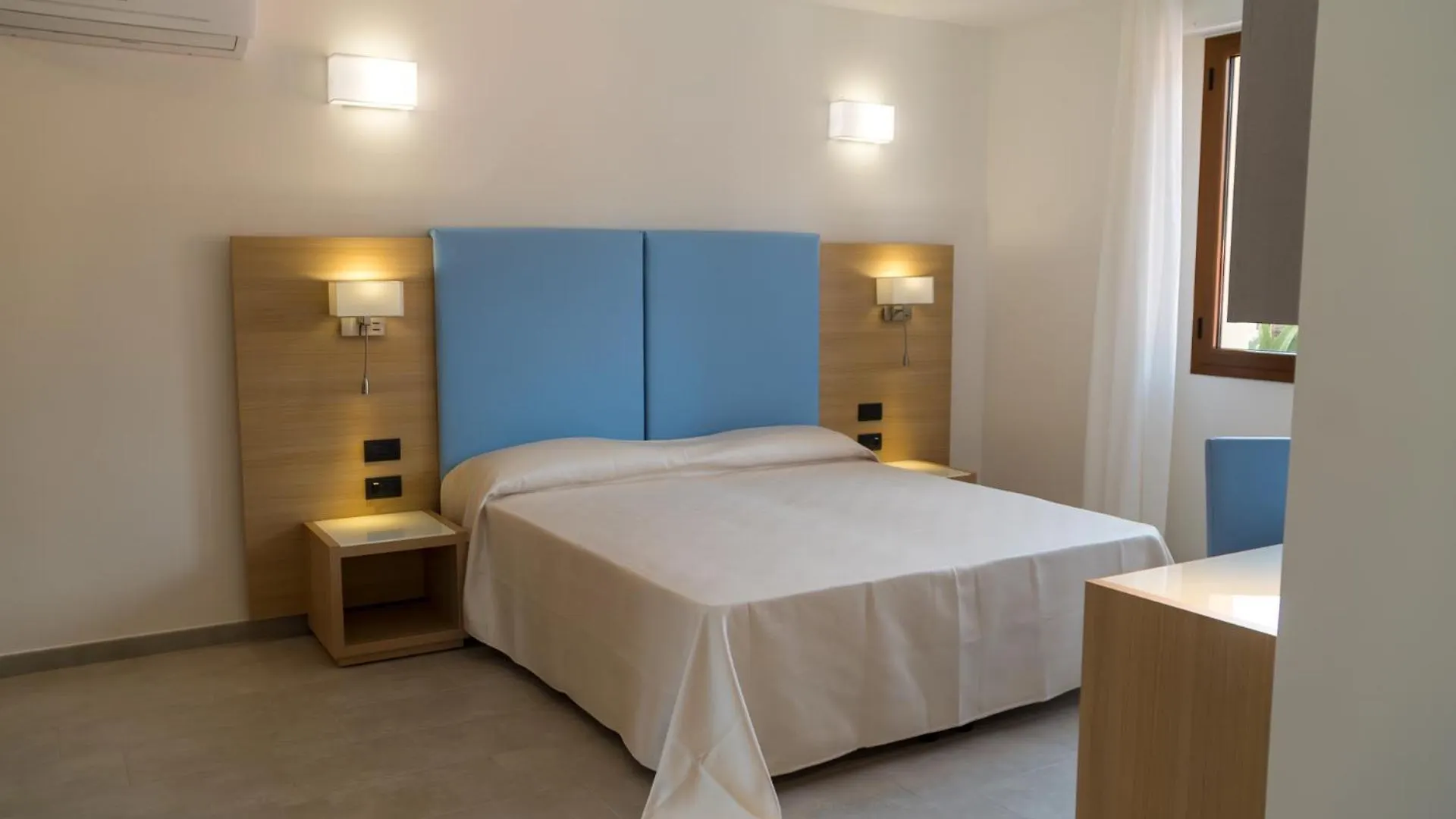 Hotel Oasis Alghero 4*,